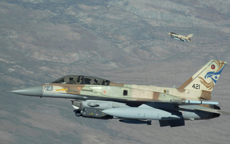 Израильский военный самолет F-16