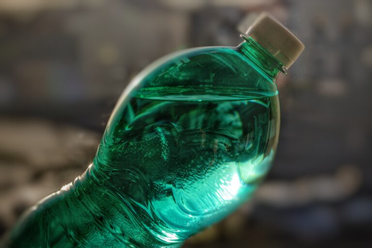 Бутылка минеральной воды