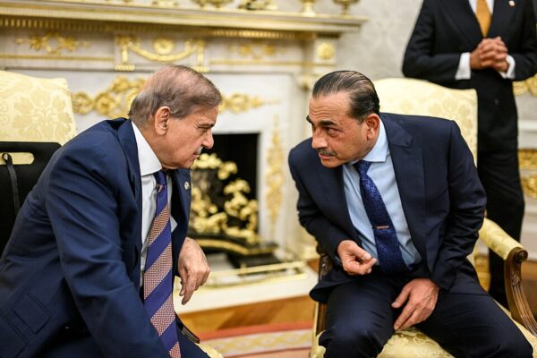 Премьер-министр Пакистана Шехбаз Шариф и фельдмаршал Асим Мунир