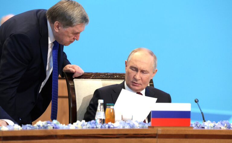 Юрий Ушаков и Владимир Путин